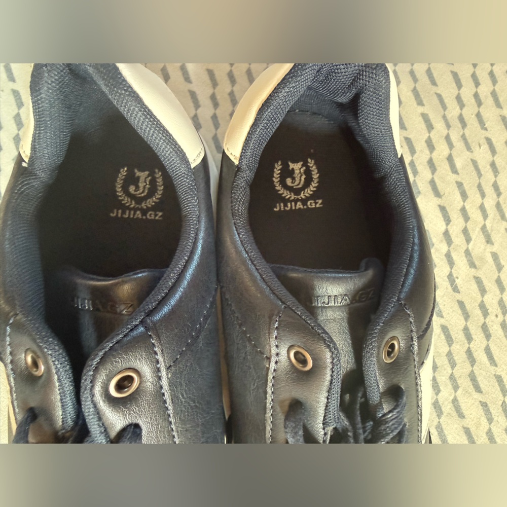 Othr Black and White Low-Top Lace-Up Sneakers - Picture 4 of 6